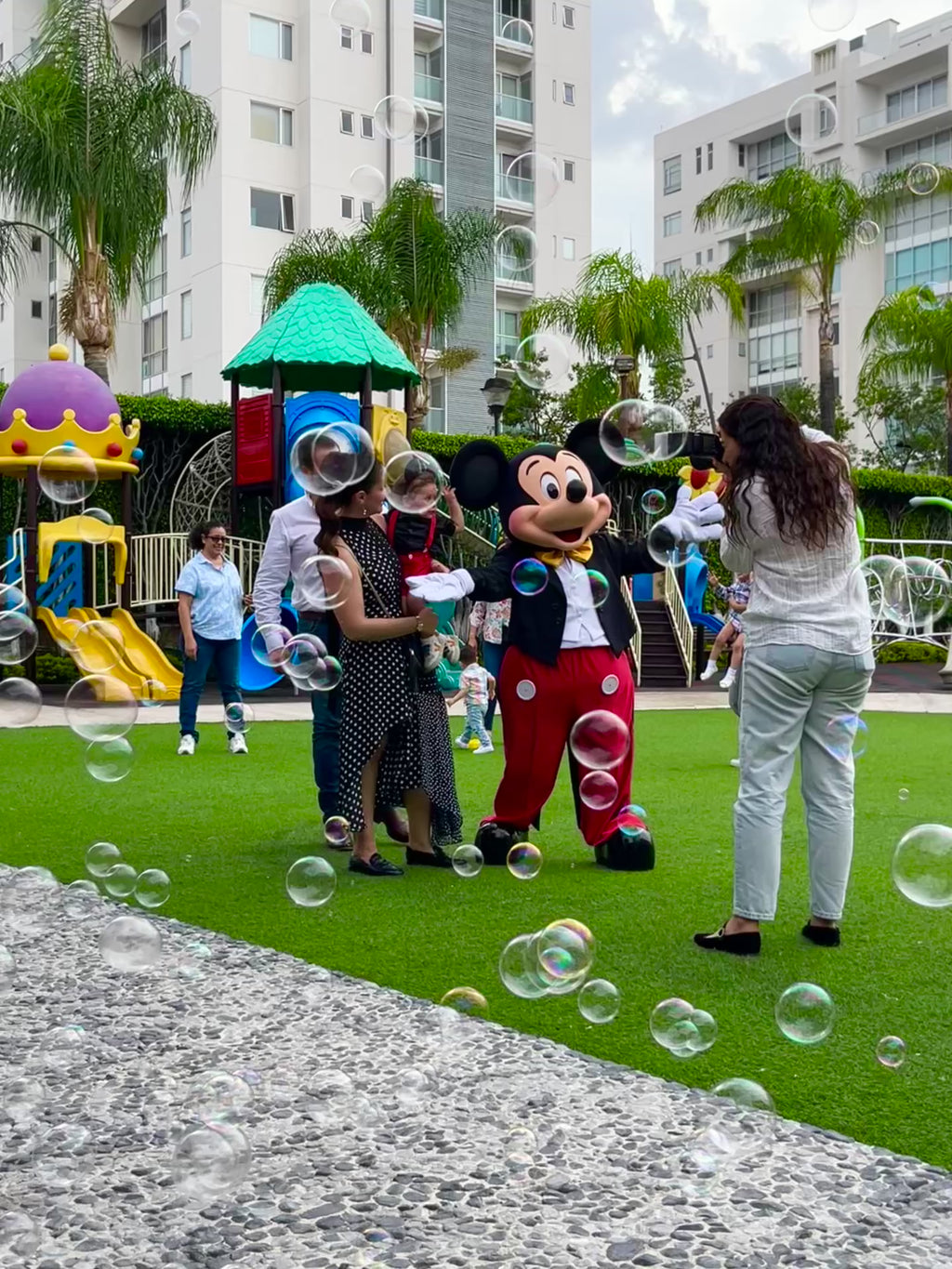 Mickey Mouse en tu evento diversión con burbujas
